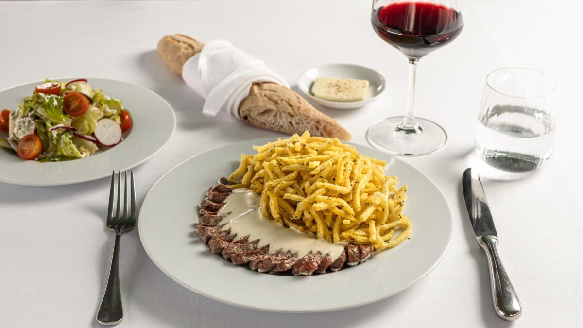 XXL Terrasse Steak & Frites no XXL by Olivier